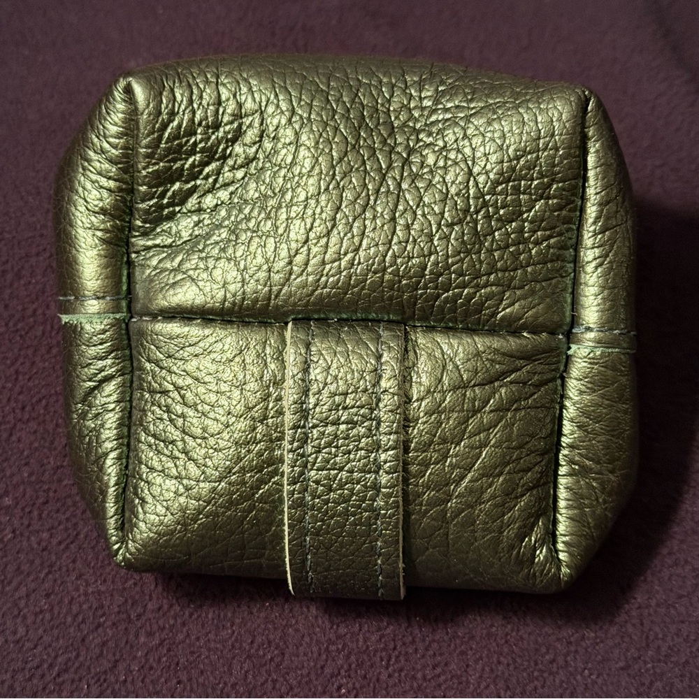 PORTLAND LEATHER Howler Pouch Metallic Greench - Picture 2 of 5